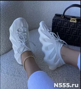 Кроссы молодежного стиля - Yeezy 450 фото